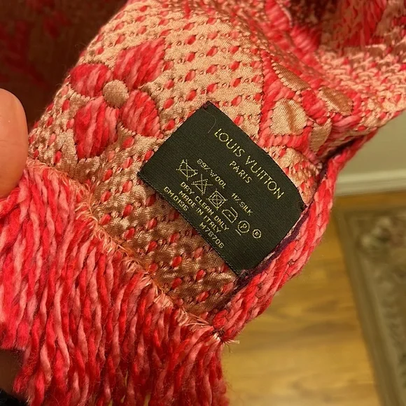 AUTHENTIC LOUIS VUITTON SCARF - Picture 5 of 6